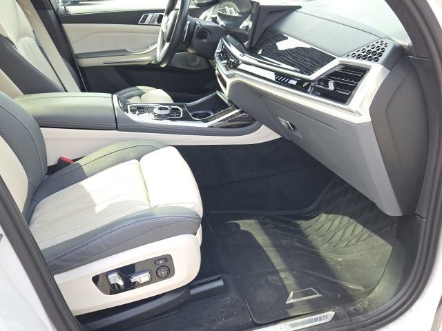 Used 2023 BMW X7 M60i w/ Executive Package AWD/4WD image 9