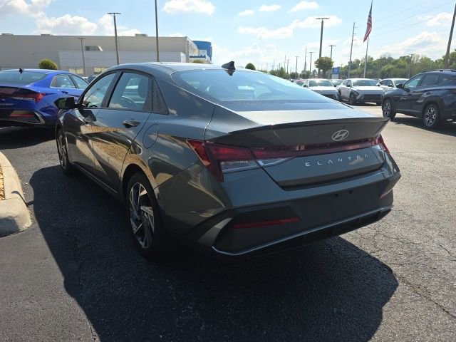 Certified 2025 Hyundai Elantra Sport w/ Cargo Package image 3