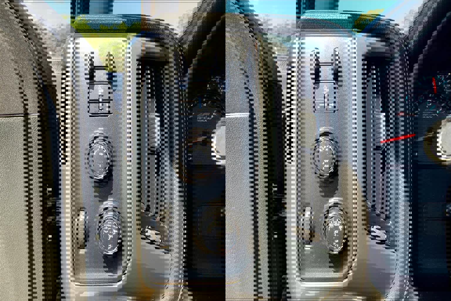 Used 2018 Chevrolet Silverado 2500 LTZ w/ Vortec Plus Package AWD/4WD image 34