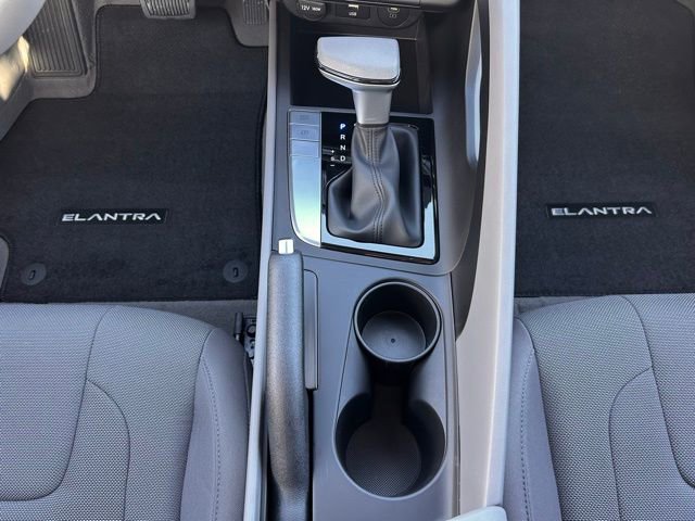 Used 2025 Hyundai Elantra SE image 13