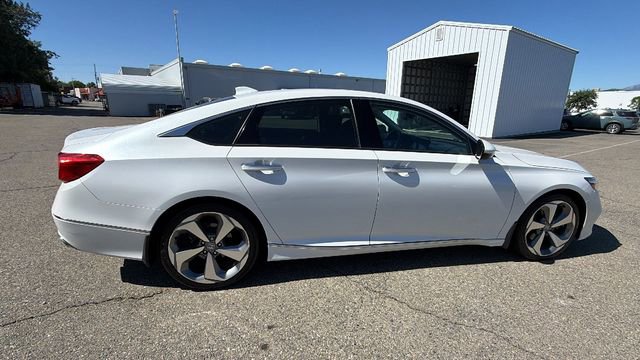 Used 2018 Honda Accord Touring image 3