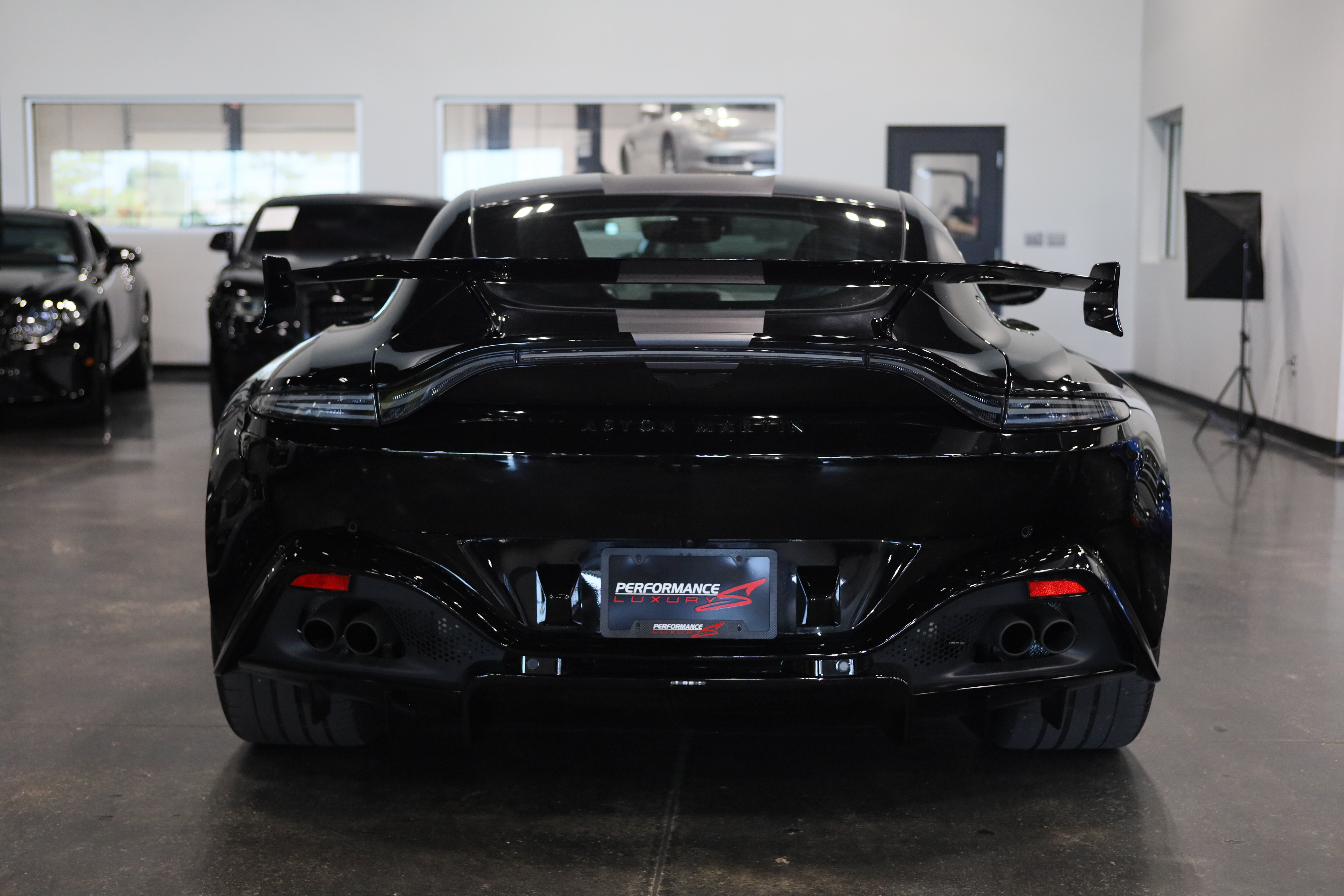 Used 2023 Aston Martin V8 Vantage Coupe RWD image 5