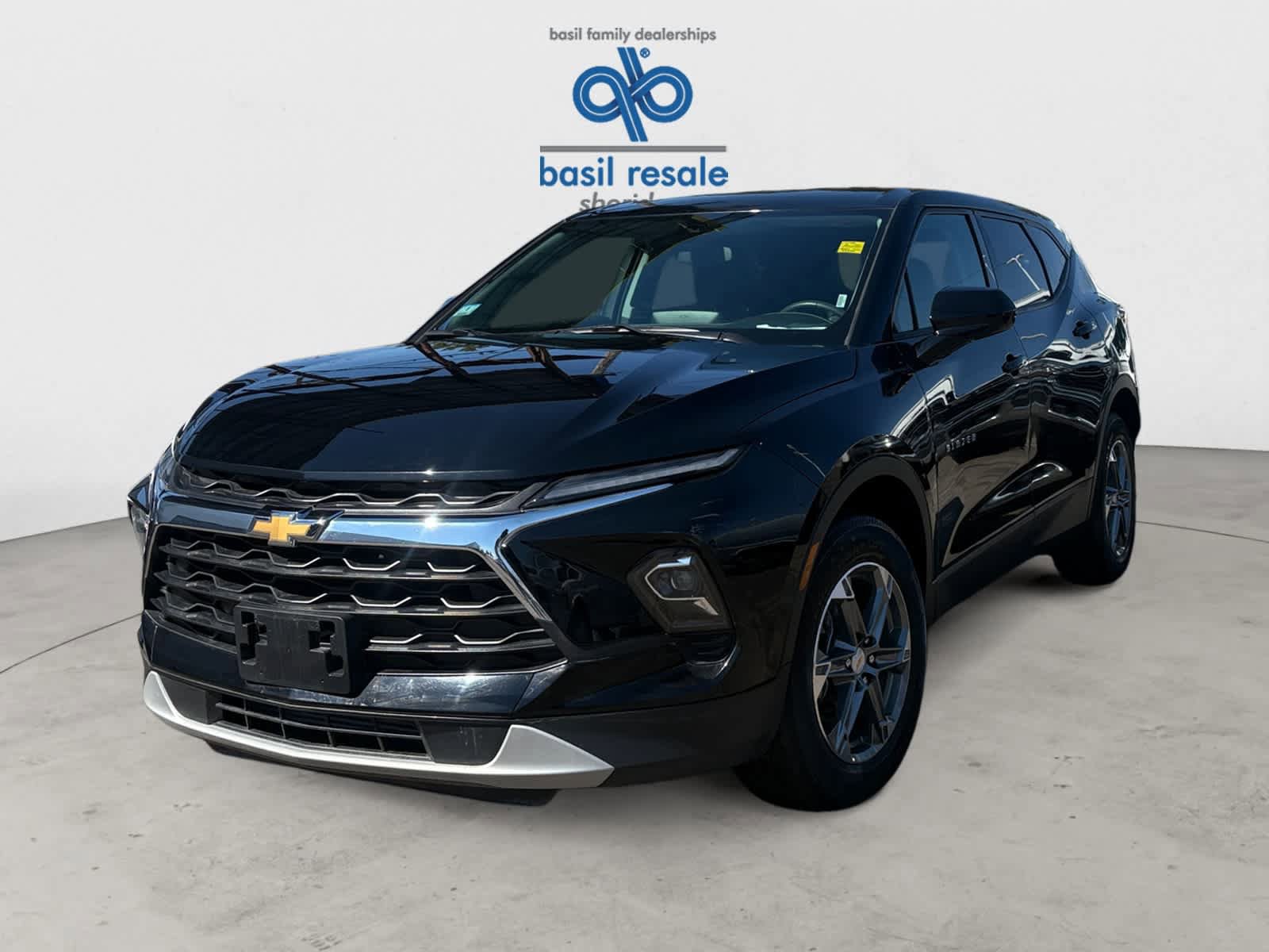 Used 2025 Chevrolet Blazer LT AWD/4WD image 2