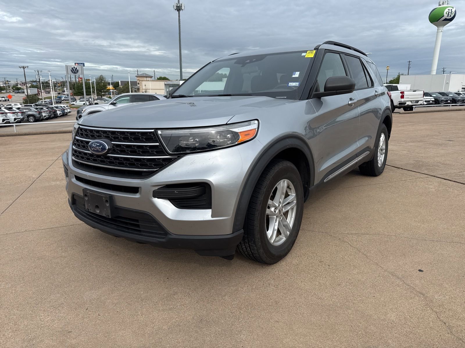 Used 2020 Ford Explorer XLT image 3