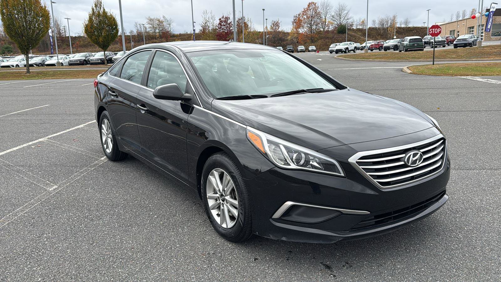 Used 2017 Hyundai Sonata SE image 1