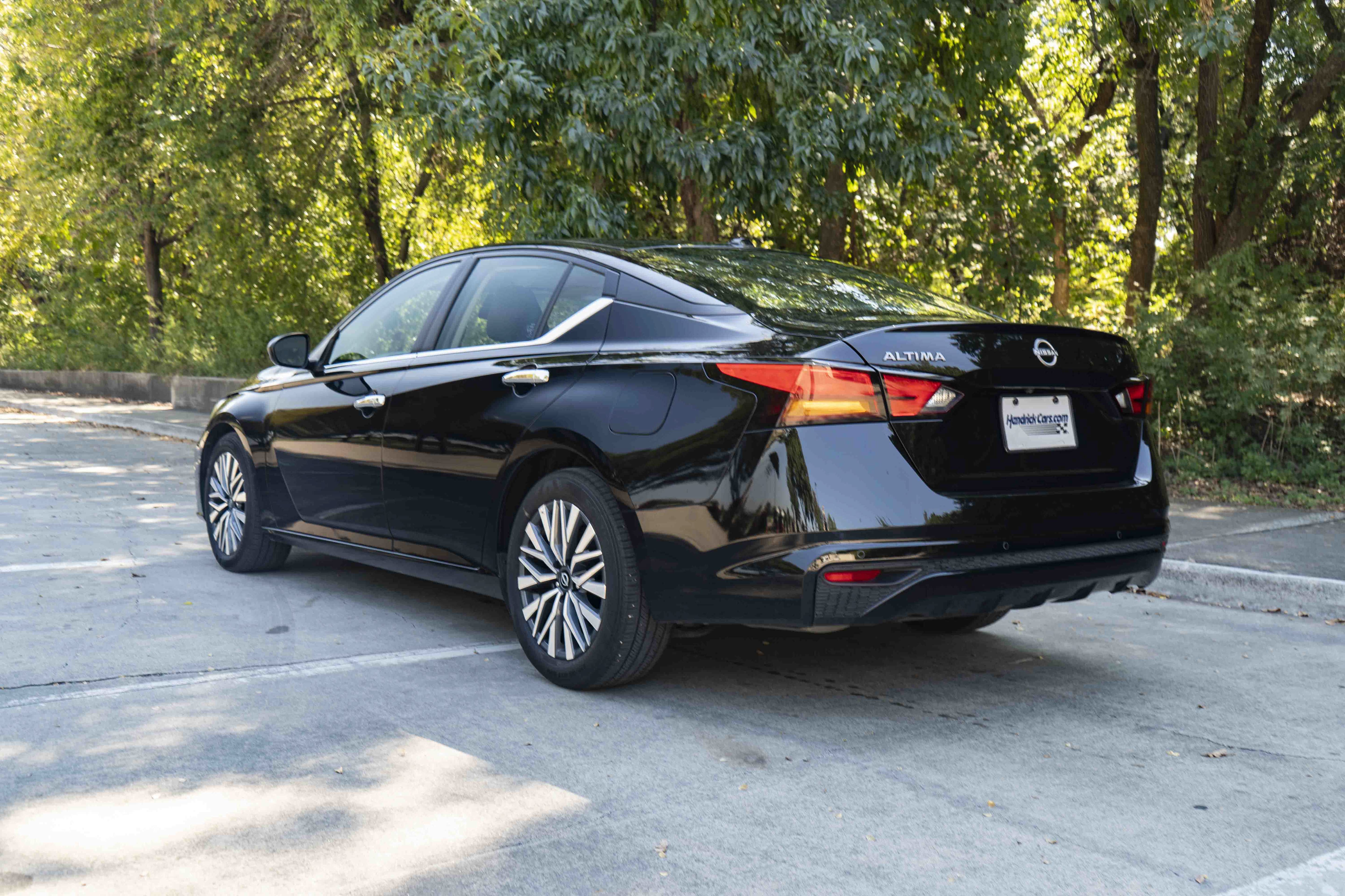 Used 2025 Nissan Altima 2.5 SV FWD image 7