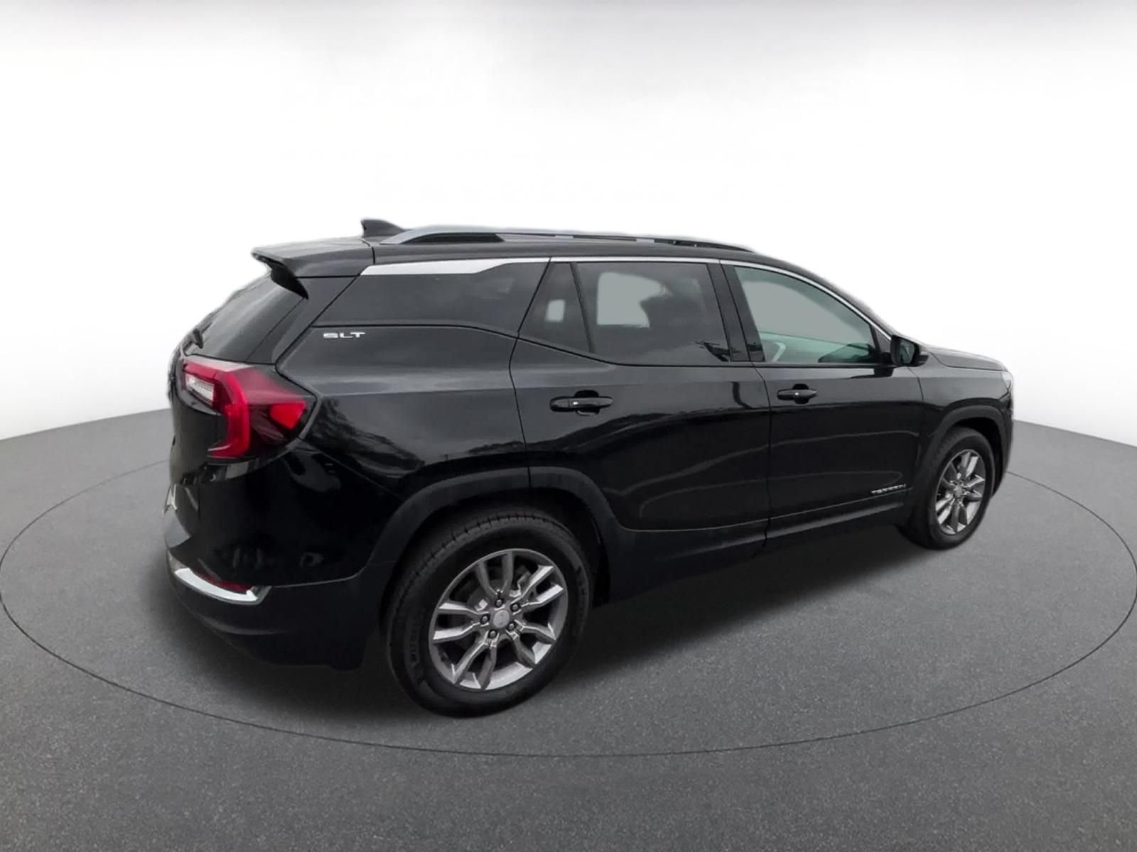 Used 2024 GMC Terrain SLT AWD/4WD image 14