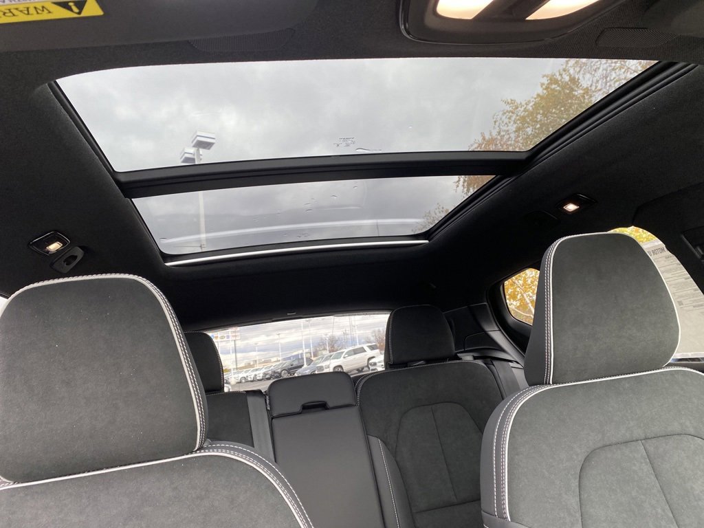 New 2024 Volvo XC40 Recharge Ultimate w/ Protection Package Premier image 38