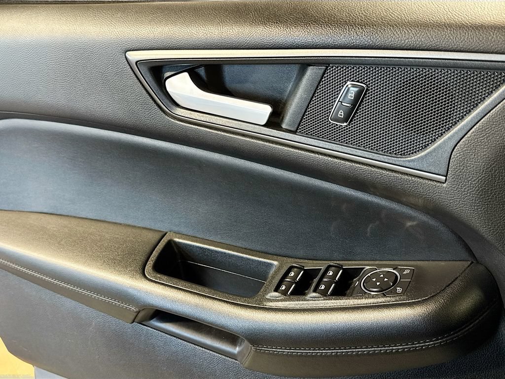 Used 2020 Ford Edge SE FWD image 15