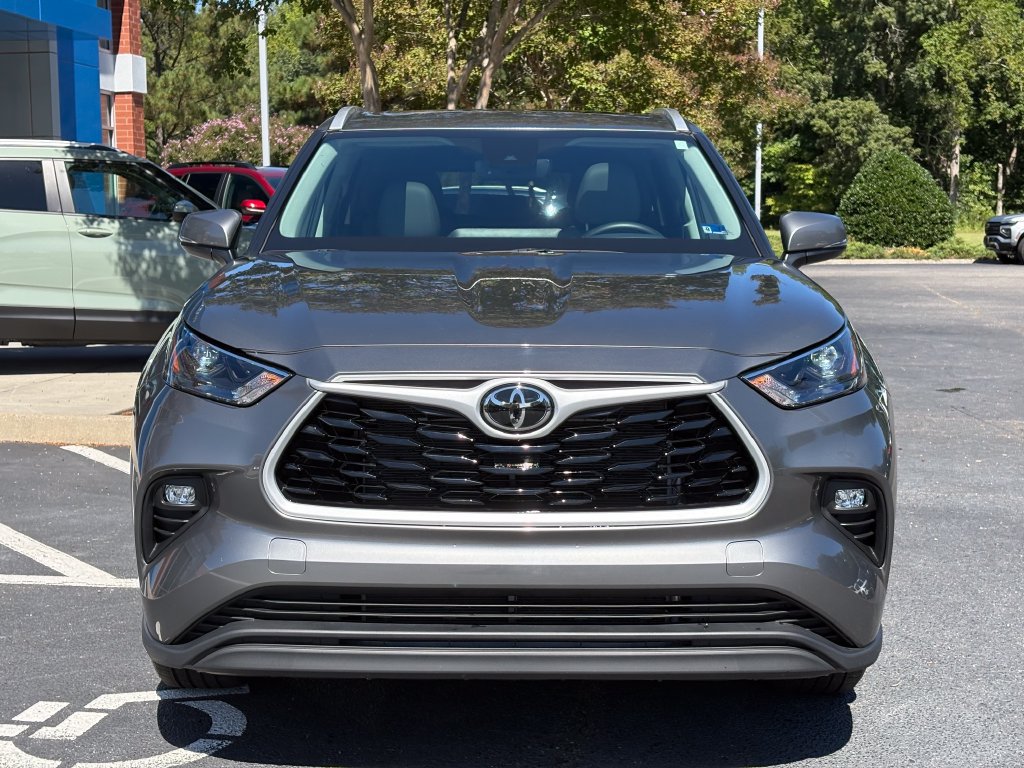 Used 2026 Toyota Highlander XLE AWD/4WD image 3