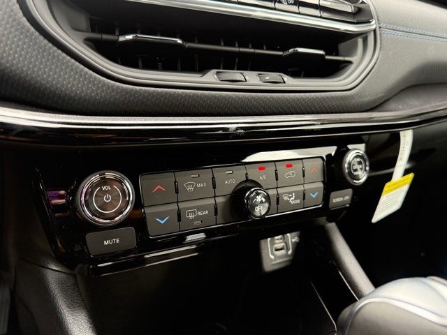 New 2026 Jeep Compass Limited image 18