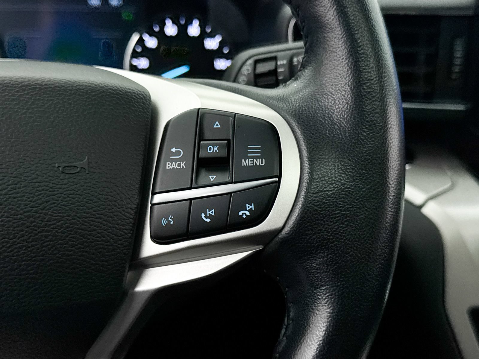 Used 2022 Ford Explorer XLT w/ Equipment Group 202A AWD/4WD image 36
