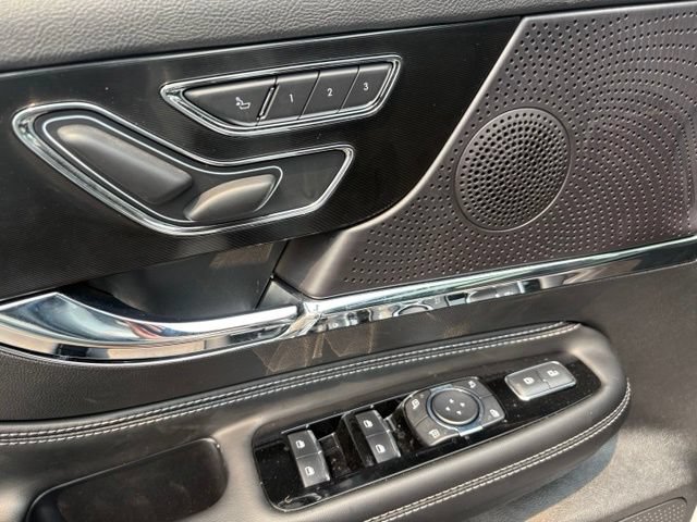 Used 2025 Lincoln Corsair AWD w/ Equipment Group 101A image 23