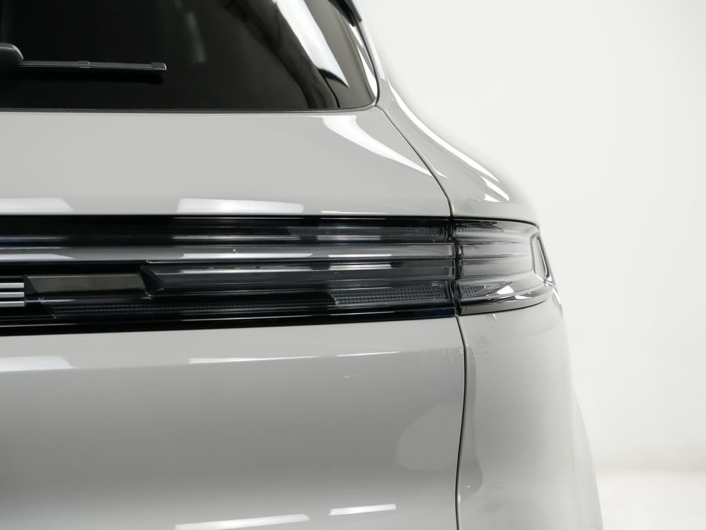 Used 2024 Porsche Cayenne AWD/4WD image 12