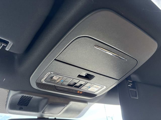 New 2026 Ford F250 Lariat w/ Black Appearance Package image 31