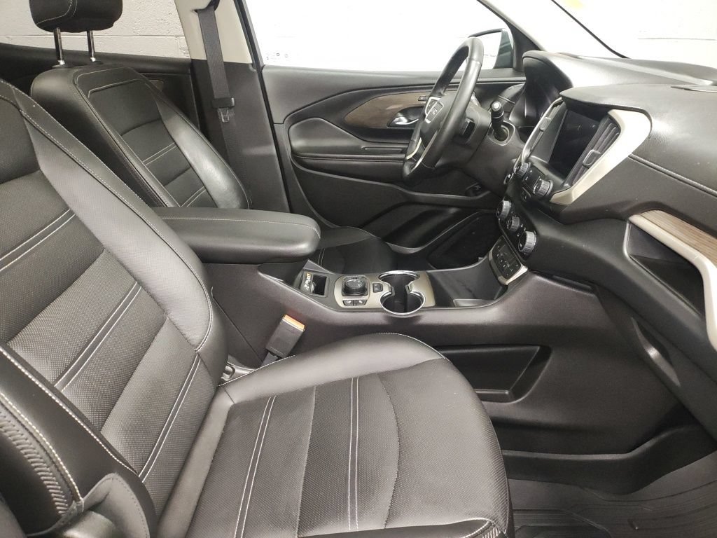 Used 2023 GMC Terrain Denali w/ Denali Premium Package AWD/4WD image 7