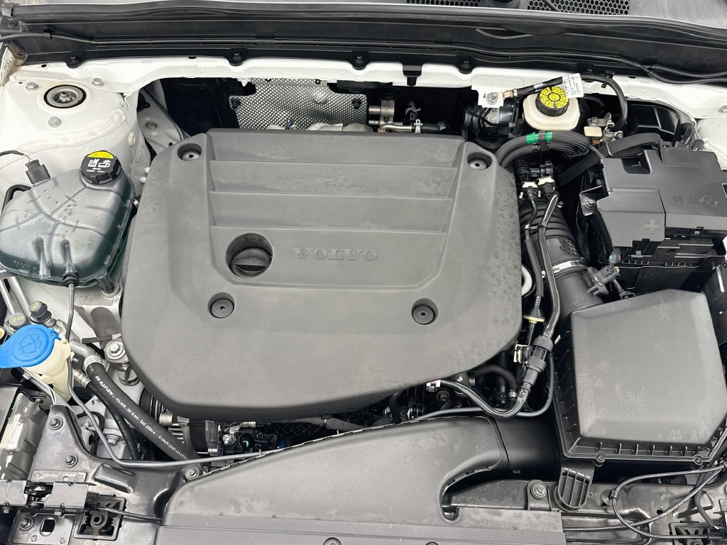 Used 2023 Volvo XC40 B5 Plus w/ Driver Assist Package AWD/4WD image 28