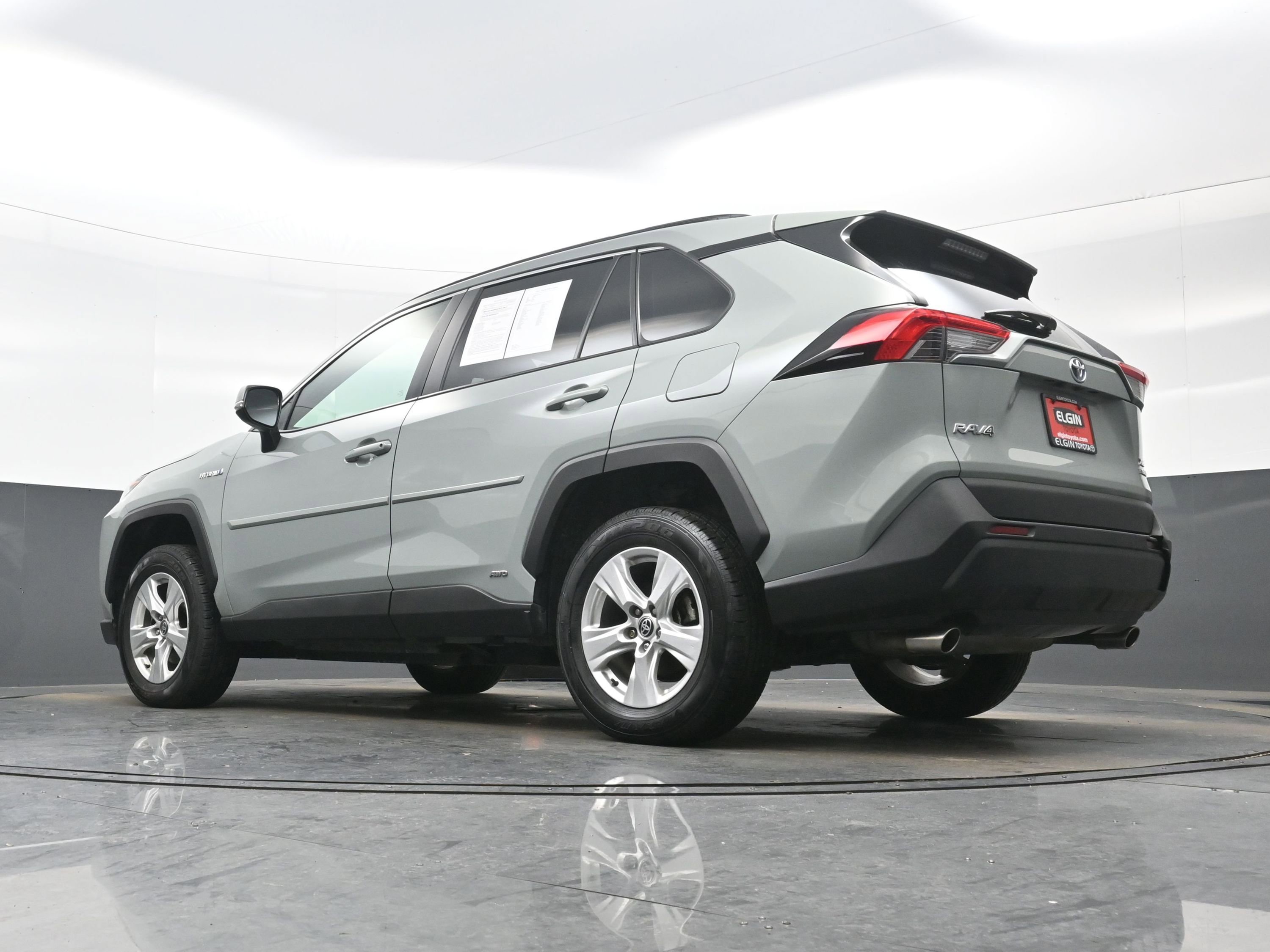 Used 2021 Toyota RAV4 XLE w/ Convenience Package image 30