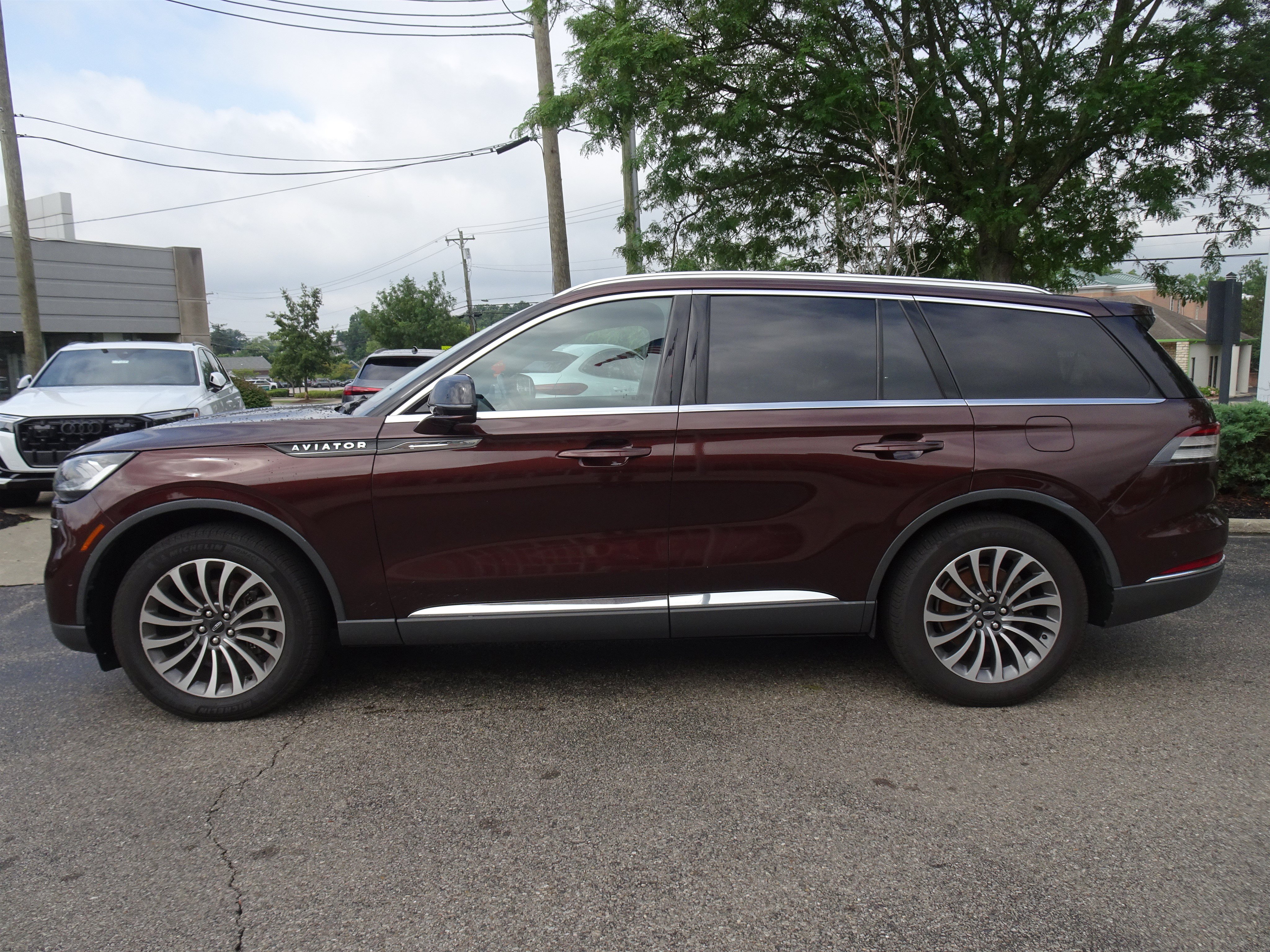 Used 2020 Lincoln Aviator Reserve w/ Equipment Group 201A AWD/4WD image 2