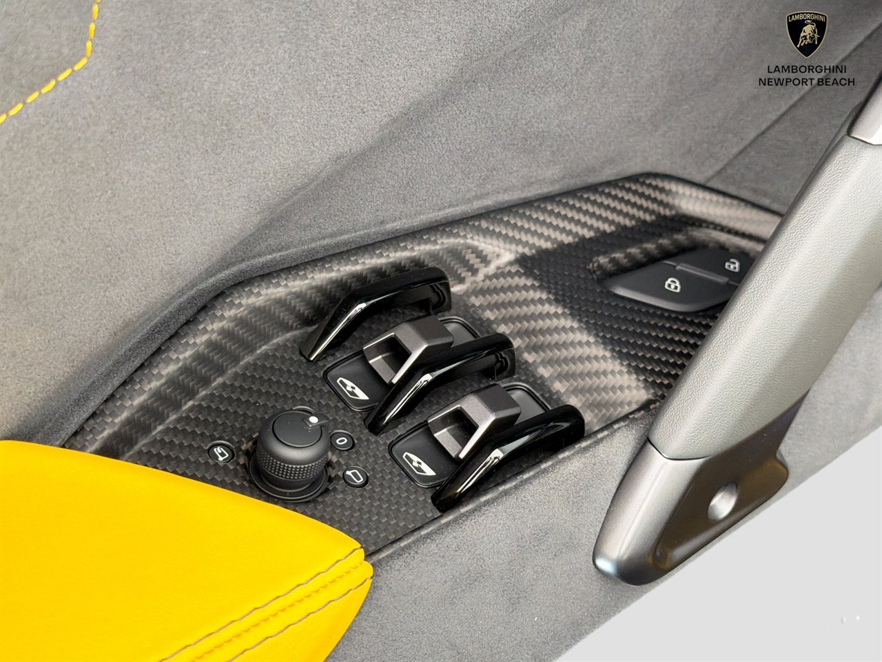 Used 2025 Lamborghini Revuelto AWD/4WD image 18