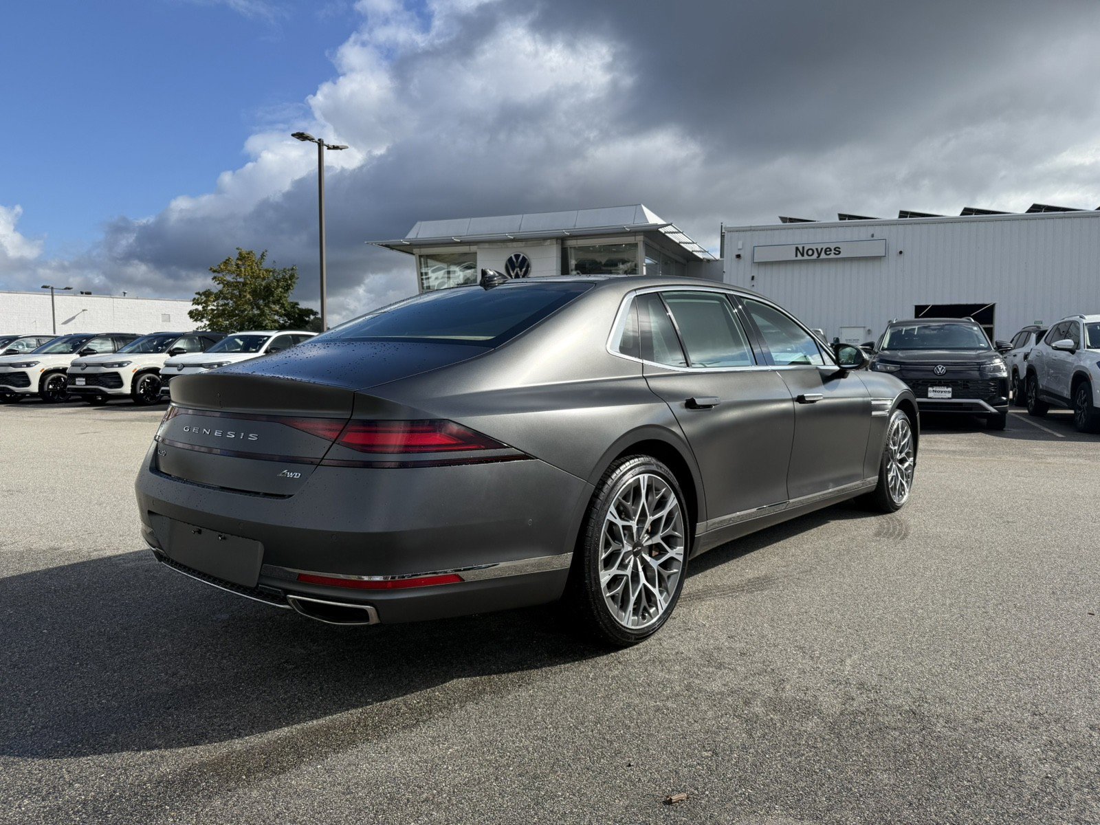 Used 2023 Genesis G90 3.5T image 3