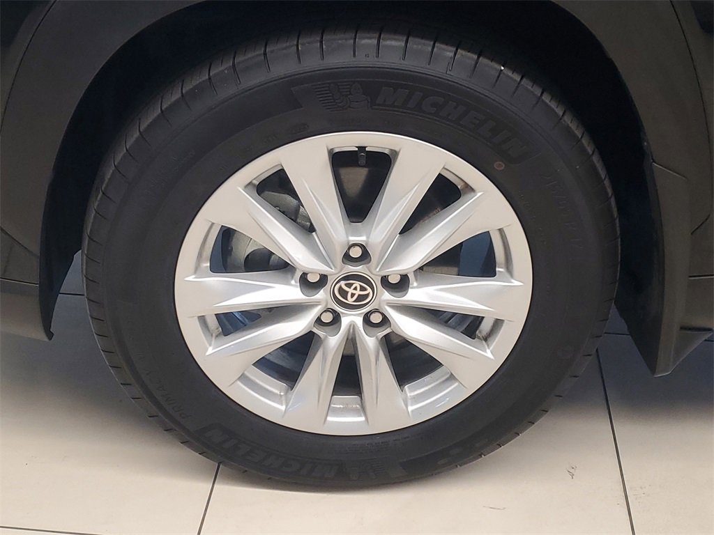 Used 2024 Toyota Corolla Cross LE image 4