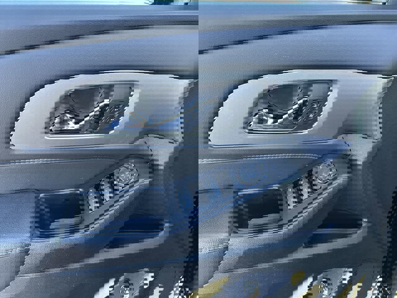 Used 2023 Chevrolet Traverse LT image 21