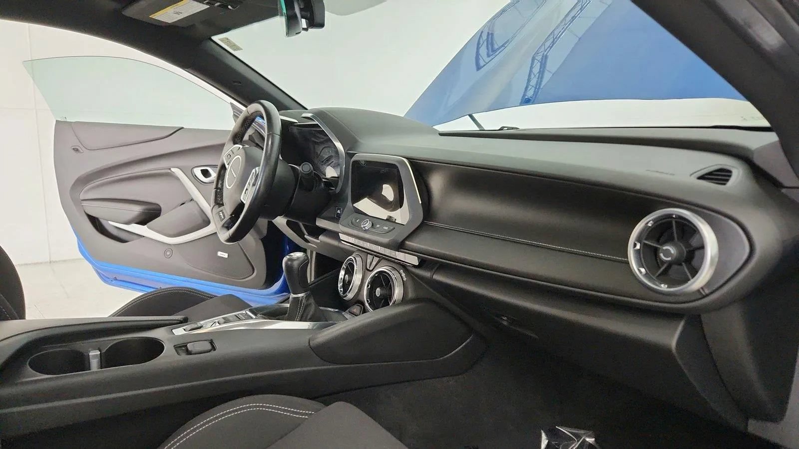 Used 2017 Chevrolet Camaro LT w/ Technology Package RWD image 18