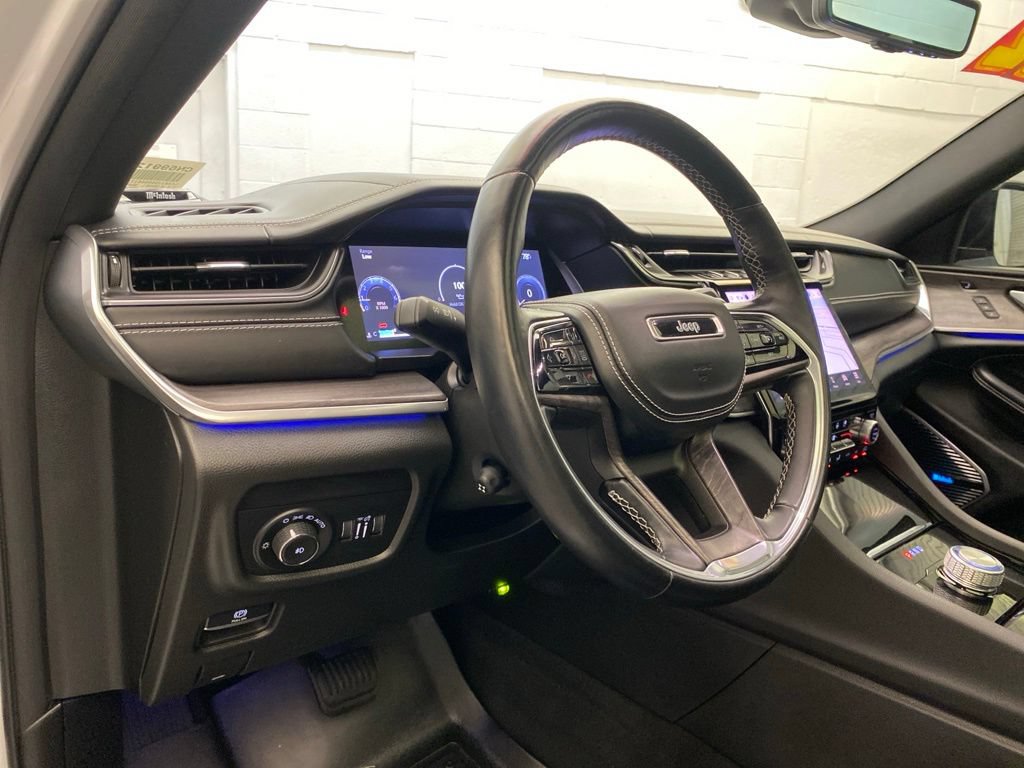 Used 2022 Jeep Grand Cherokee L Overland w/ Luxury Tech Group IV RWD image 21