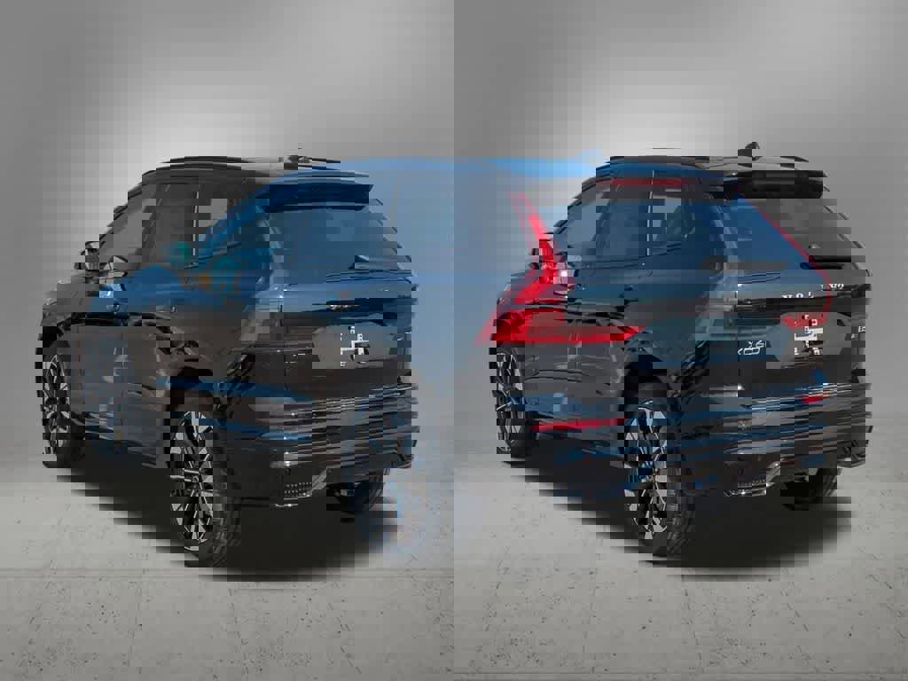 Used 2026 Volvo XC60 B5 Plus w/ Protection Package Premier image 4