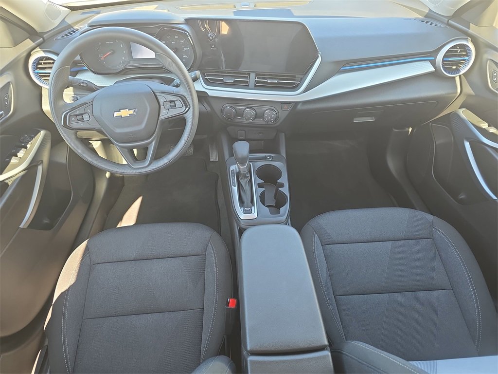 Used 2025 Chevrolet Trax LS image 9