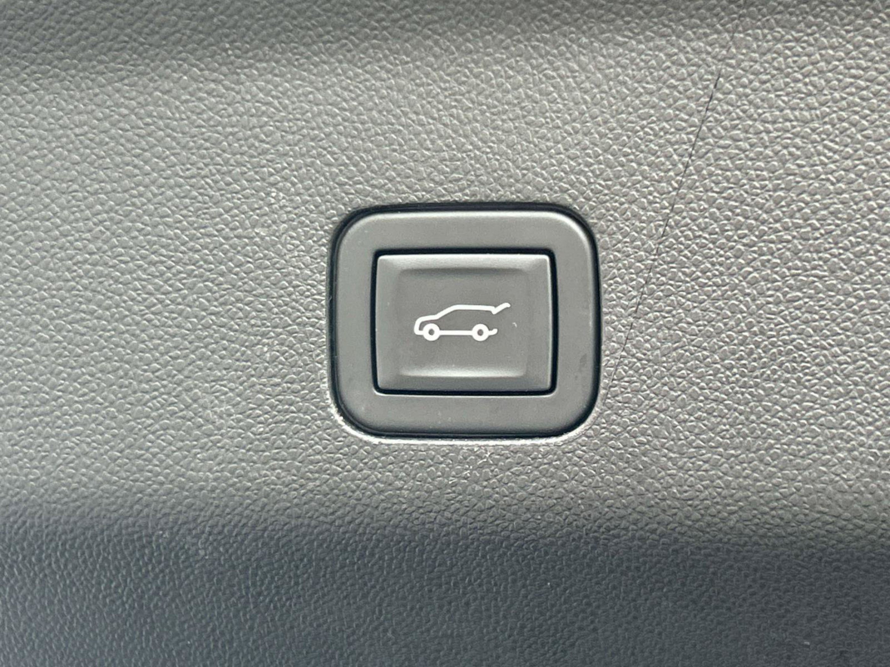 Used 2023 GMC Yukon Denali w/ LPO, Floor Liner Package AWD/4WD image 10