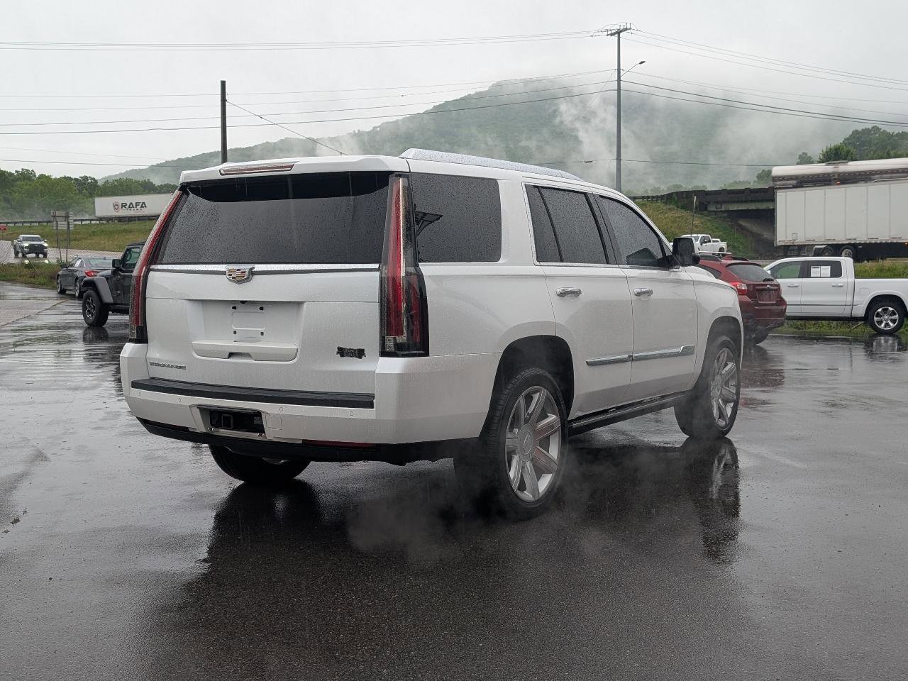 Used 2016 Cadillac Escalade Premium RWD image 5