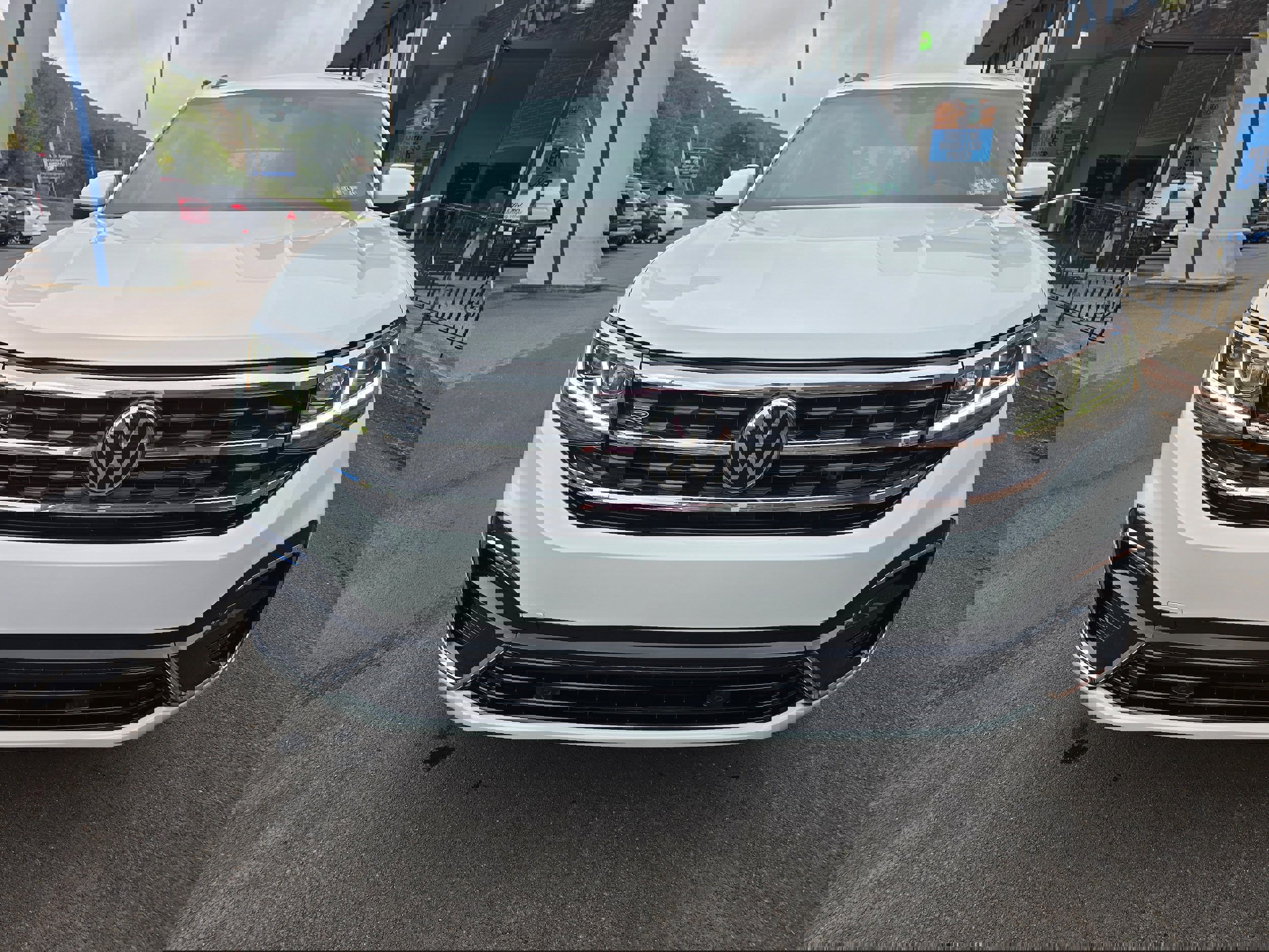 Certified 2022 Volkswagen Atlas Cross Sport SEL R-Line image 2