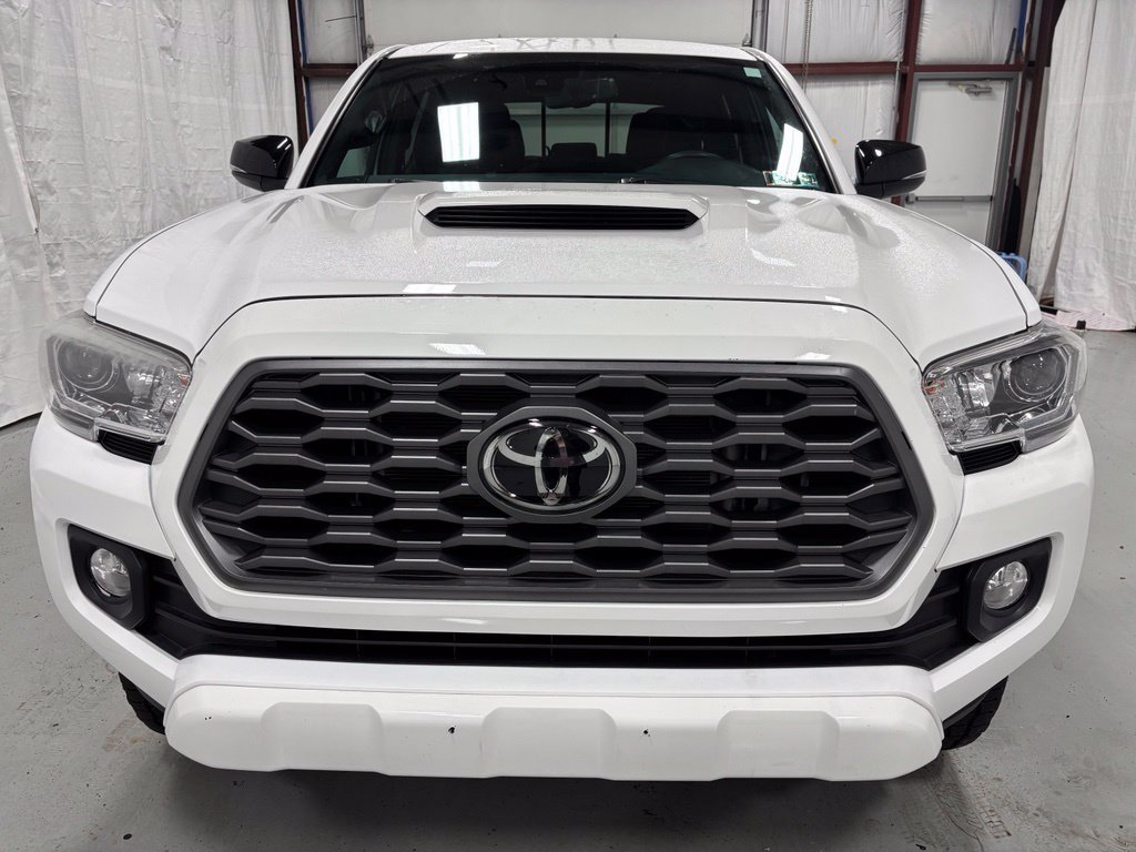 Used 2021 Toyota Tacoma TRD Sport w/ Technology Package AWD/4WD image 2