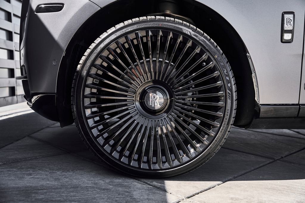 Used 2020 Rolls-Royce Cullinan AWD/4WD image 3