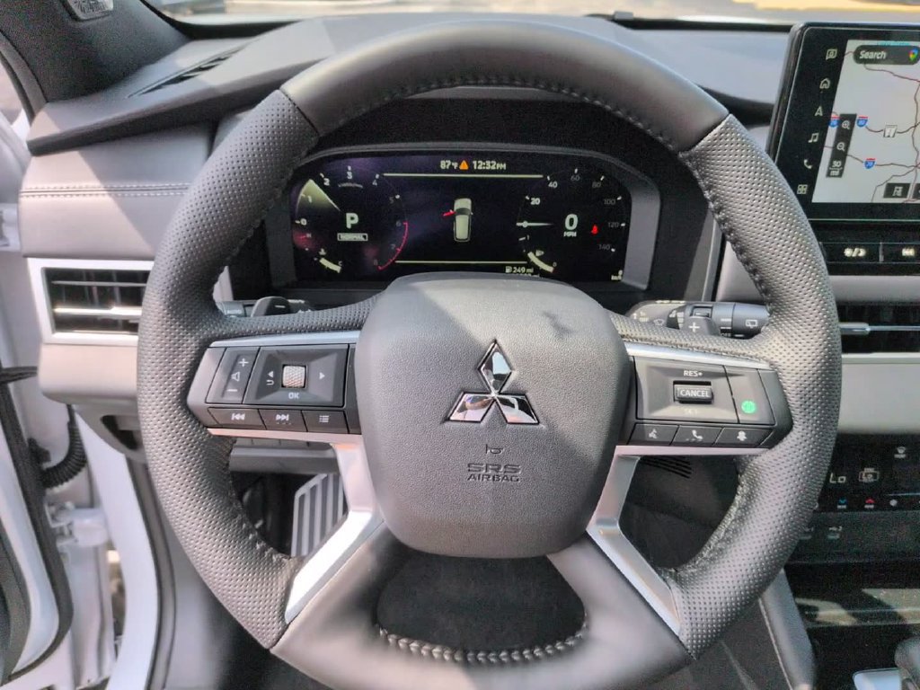 New 2026 Mitsubishi Outlander SEL Black Edition AWD/4WD image 19