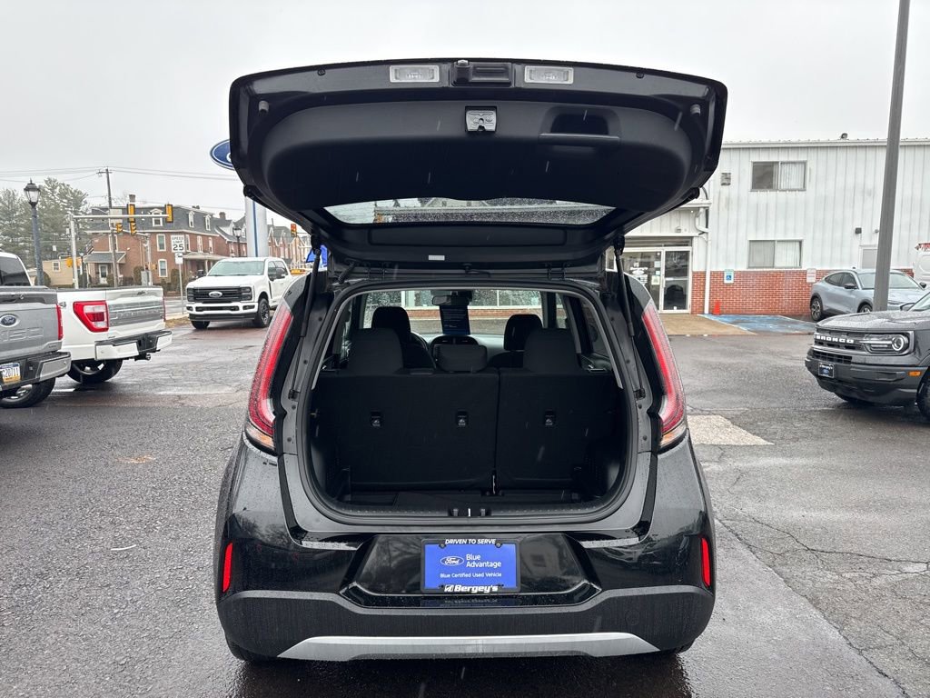 Used 2023 Kia Soul LX image 10