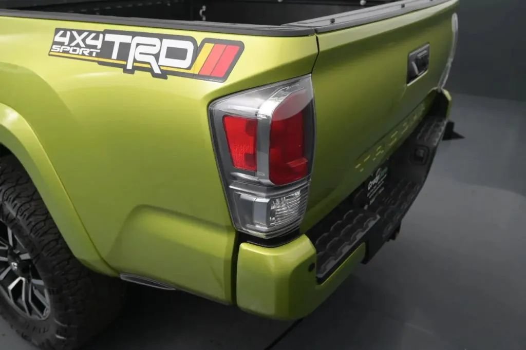 Used 2023 Toyota Tacoma TRD Sport w/ TRD Premium Sport Package AWD/4WD image 17