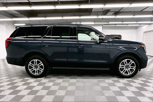 Used 2025 Ford Expedition Active image 16