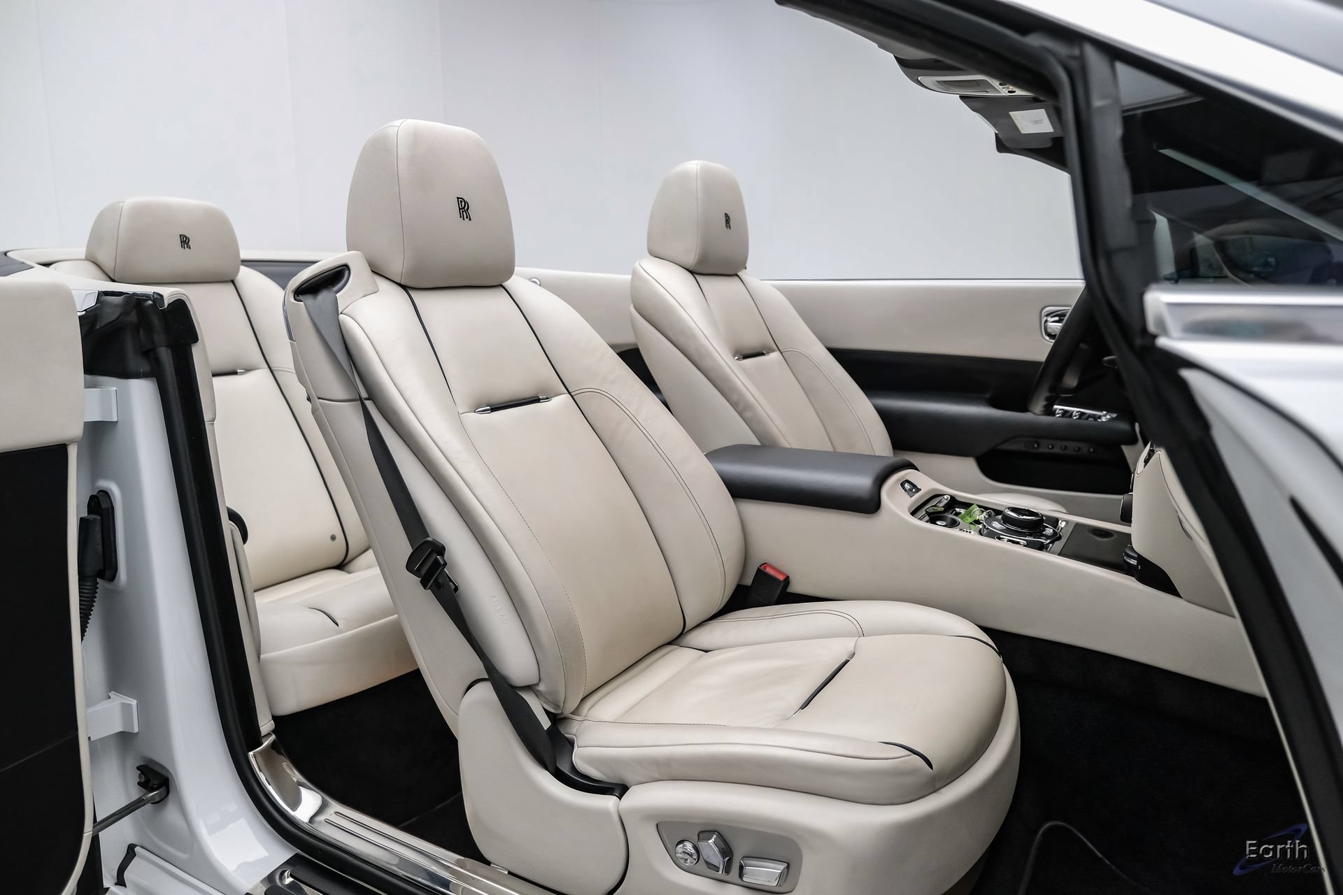 Used 2017 Rolls-Royce Dawn RWD image 57