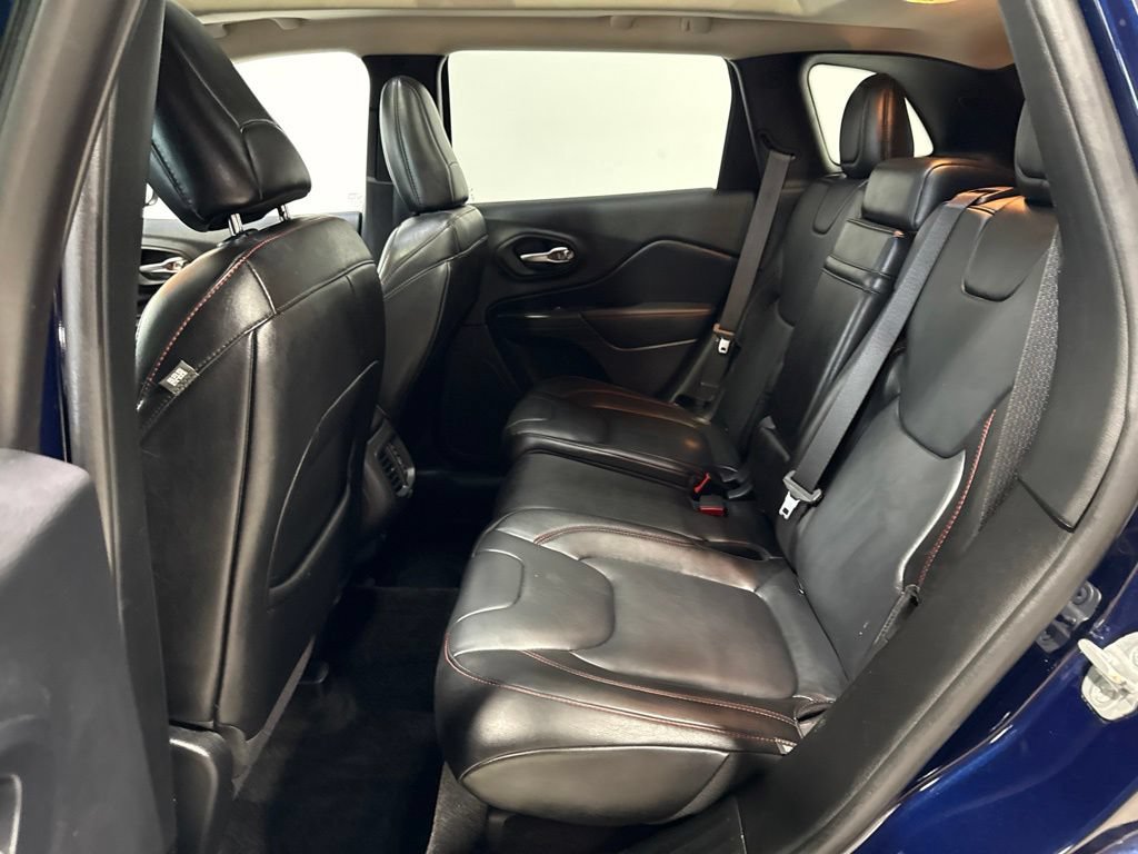 Used 2014 Jeep Cherokee Trailhawk w/ Technology Group AWD/4WD image 34