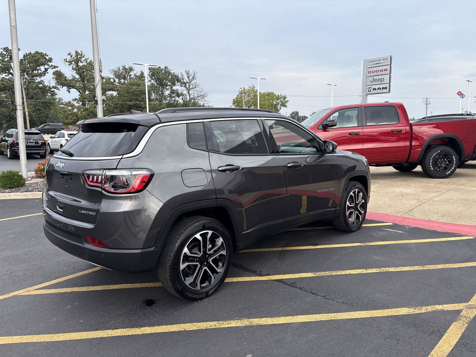 Used 2023 Jeep Compass Limited AWD/4WD image 5