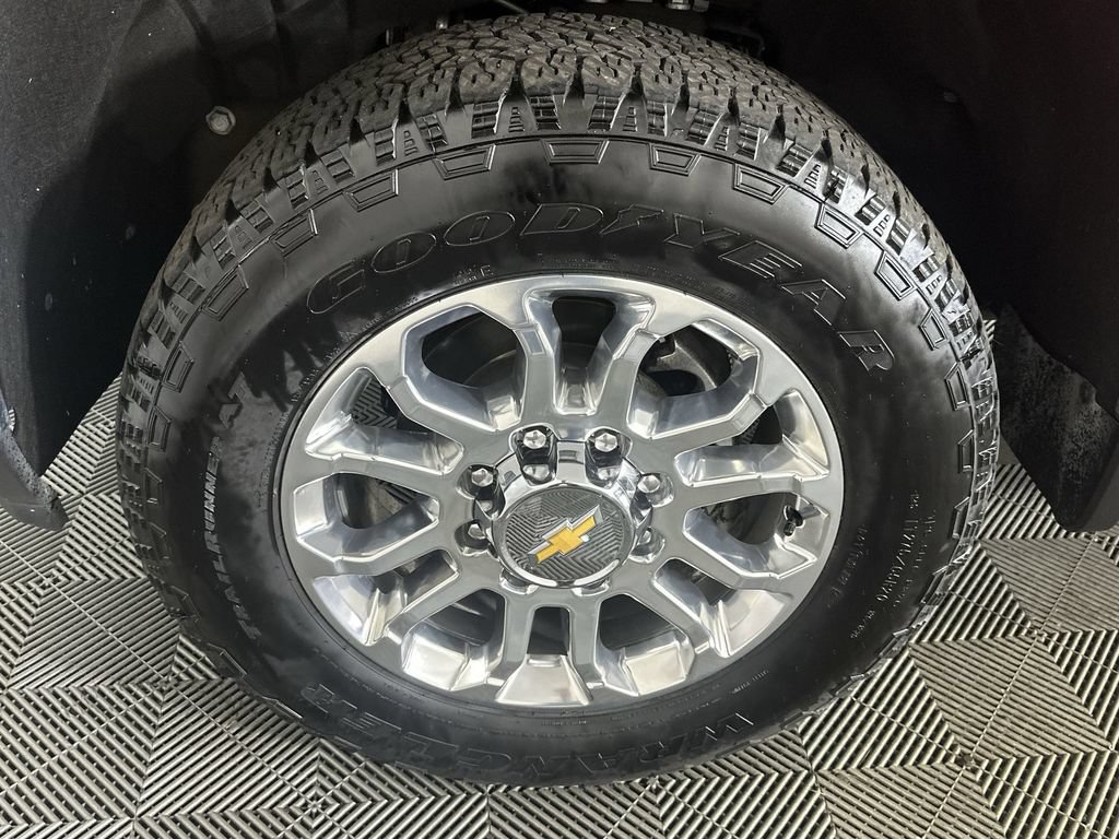 Used 2025 Chevrolet Silverado 3500 LTZ w/ LTZ Premium Package AWD/4WD image 35