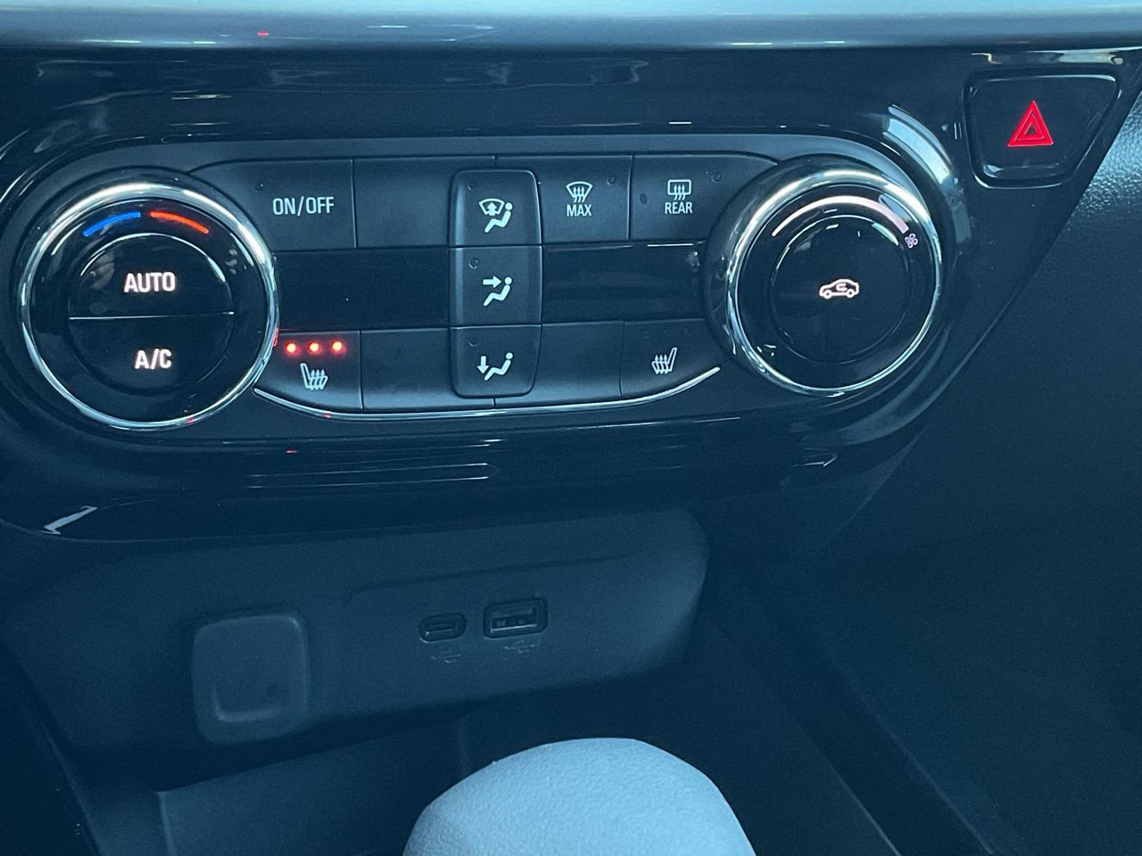 Used 2025 Chevrolet Trax LT w/ LT Convenience Package image 33