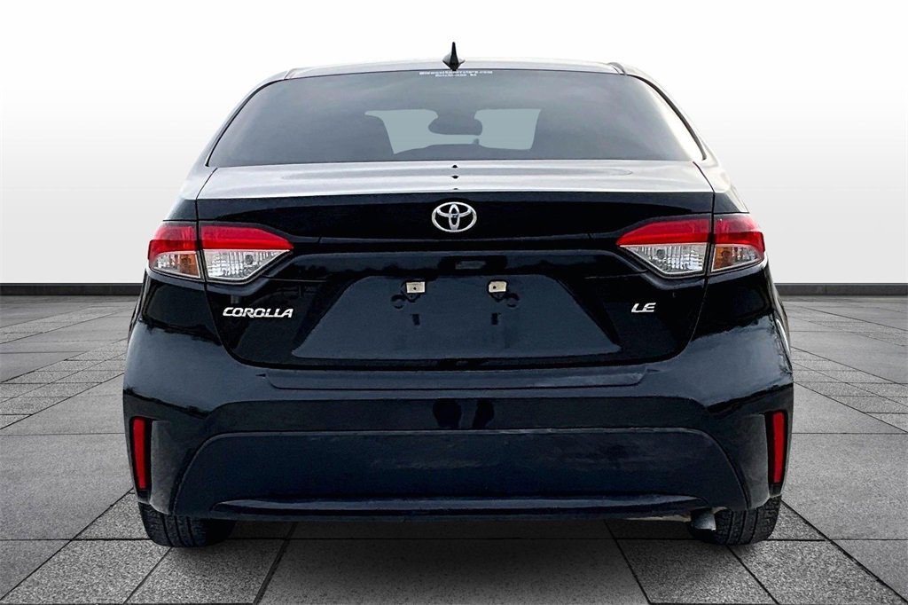 Used 2022 Toyota Corolla LE image 4