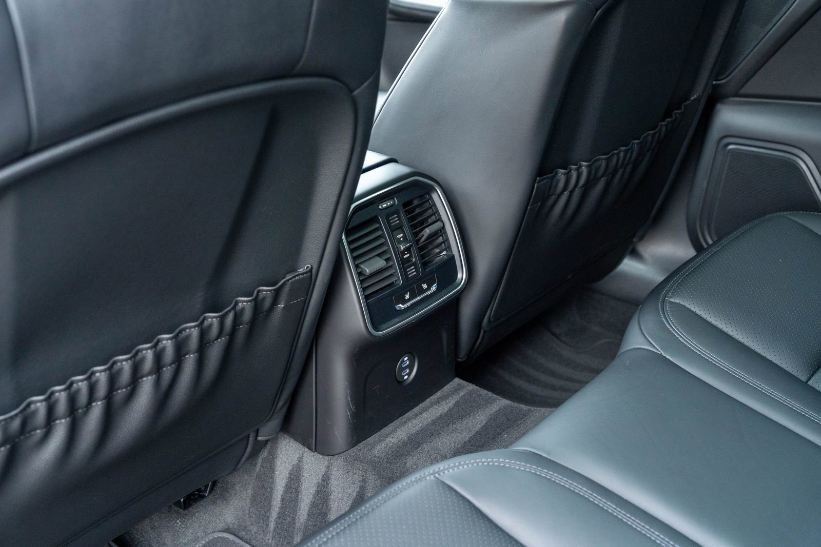 Certified 2025 Porsche Macan image 32