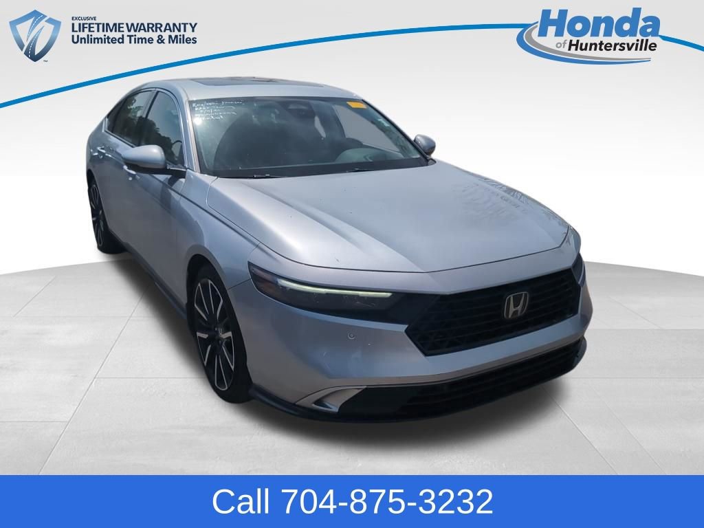Used 2025 Honda Accord Touring image 1