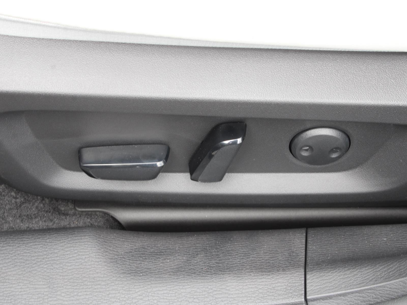 New 2025 Mitsubishi Outlander SE image 17