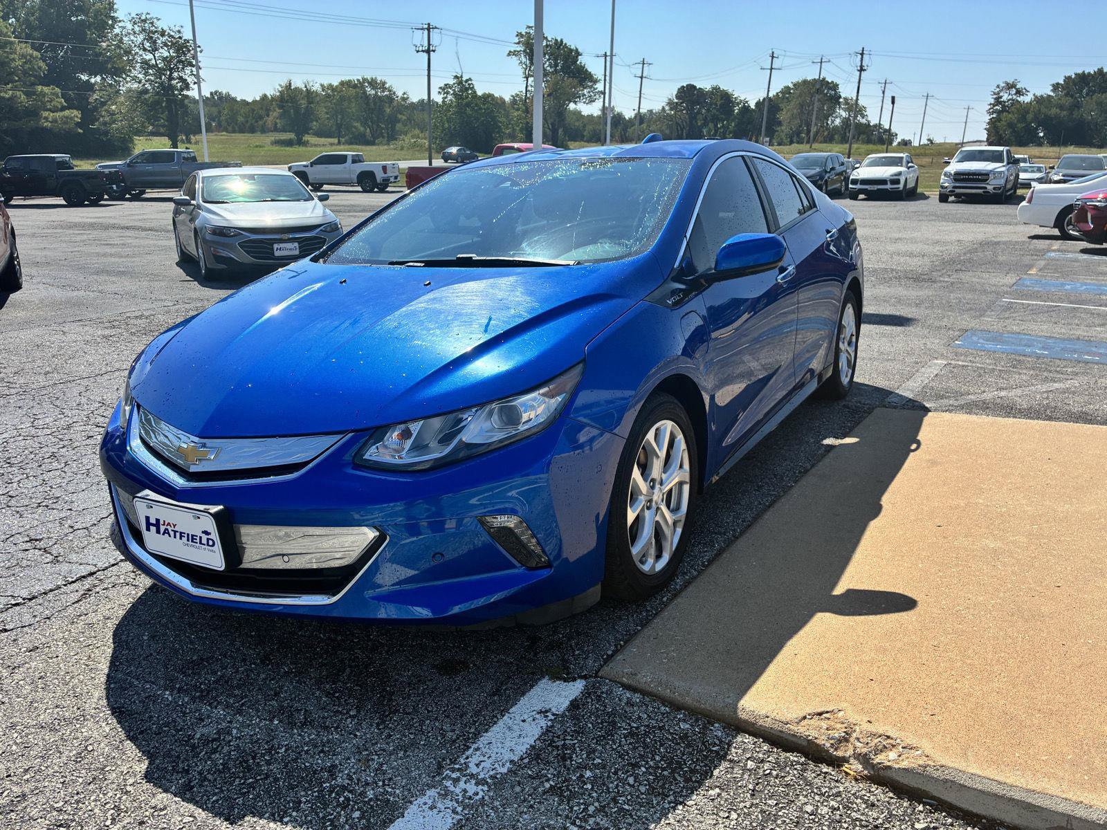 Used 2017 Chevrolet Volt Premier w/ Driver Confidence II Package FWD image 4